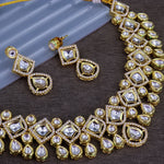 Load image into Gallery viewer, Yukna Kundan Choker Set With Earring
