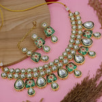 Load image into Gallery viewer, Mandubala Kundan Choker Set With Earring And Mangtika
