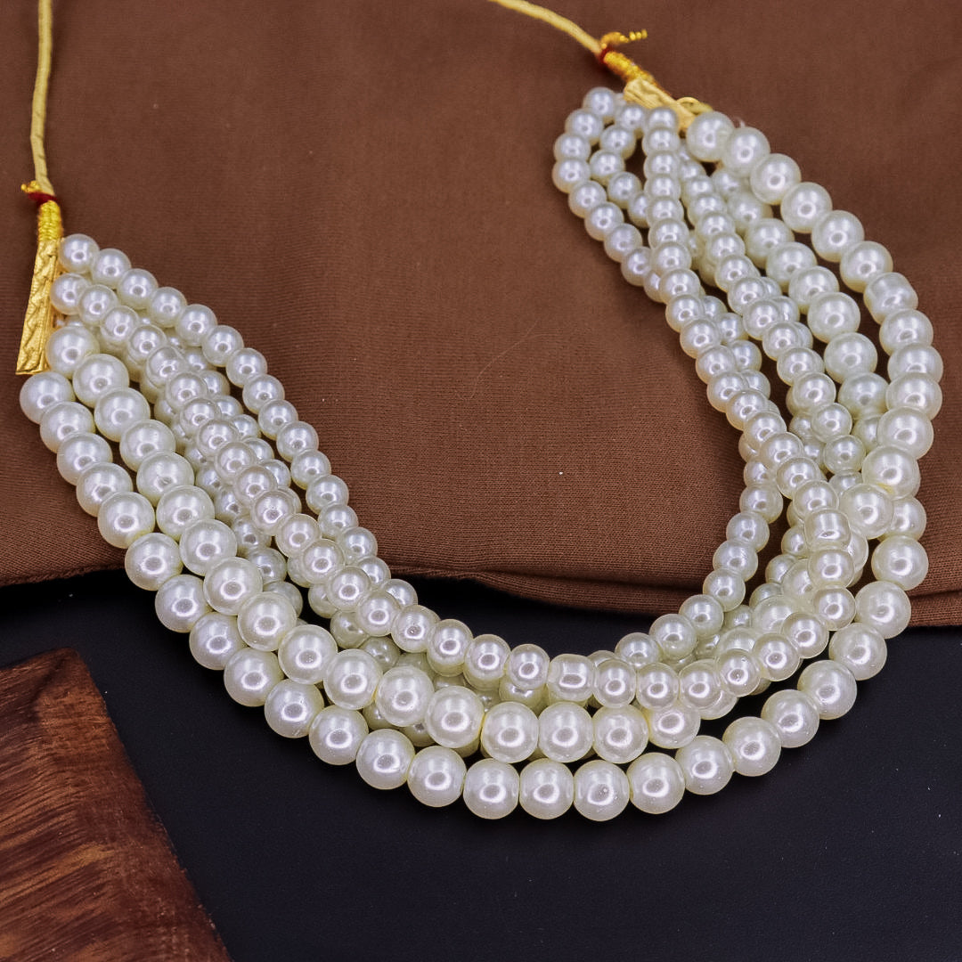 Kangana Raut Pearl Choker Without Earrings