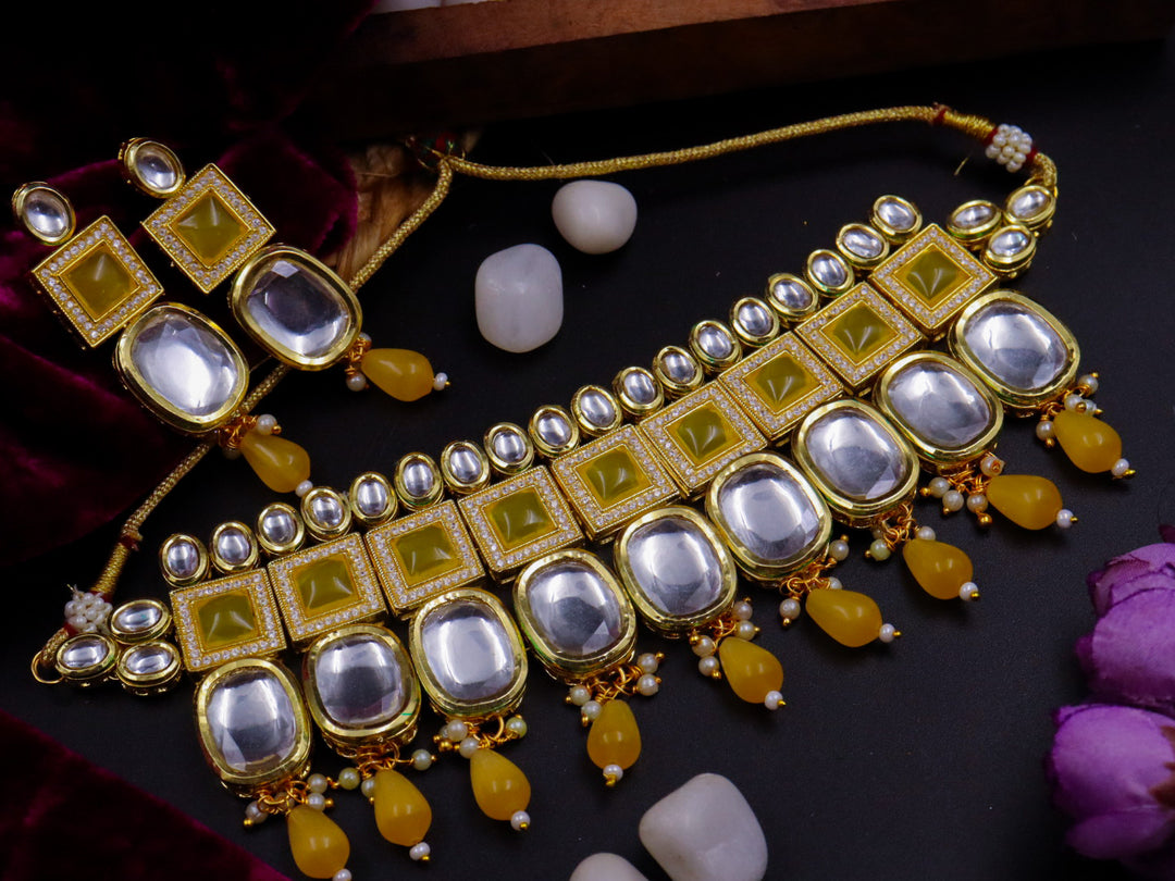 Pratima Kundan Choker Set