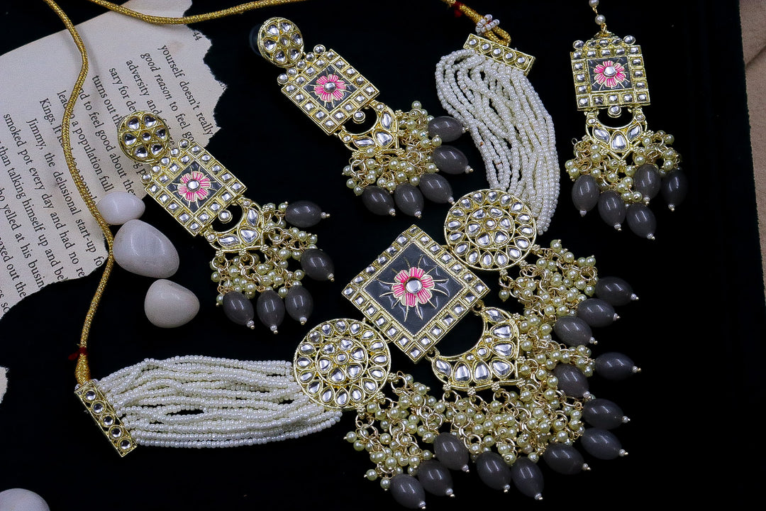 Snehreet Kundan Choker With Teeka