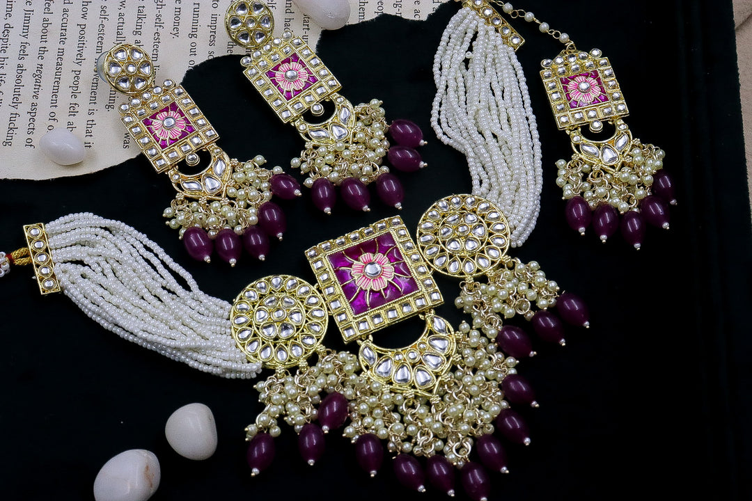 Snehreet Kundan Choker With Teeka