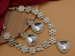 Load image into Gallery viewer, Sada Kundan Choker
