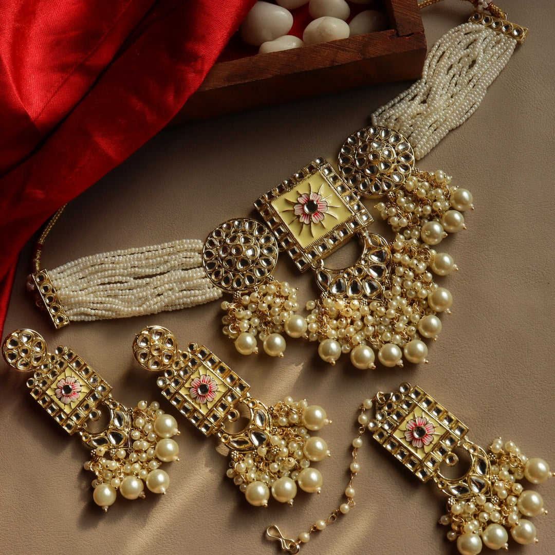 Snehreet Kundan Choker With Teeka