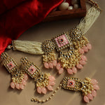 Load image into Gallery viewer, Snehreet Kundan Choker With Teeka
