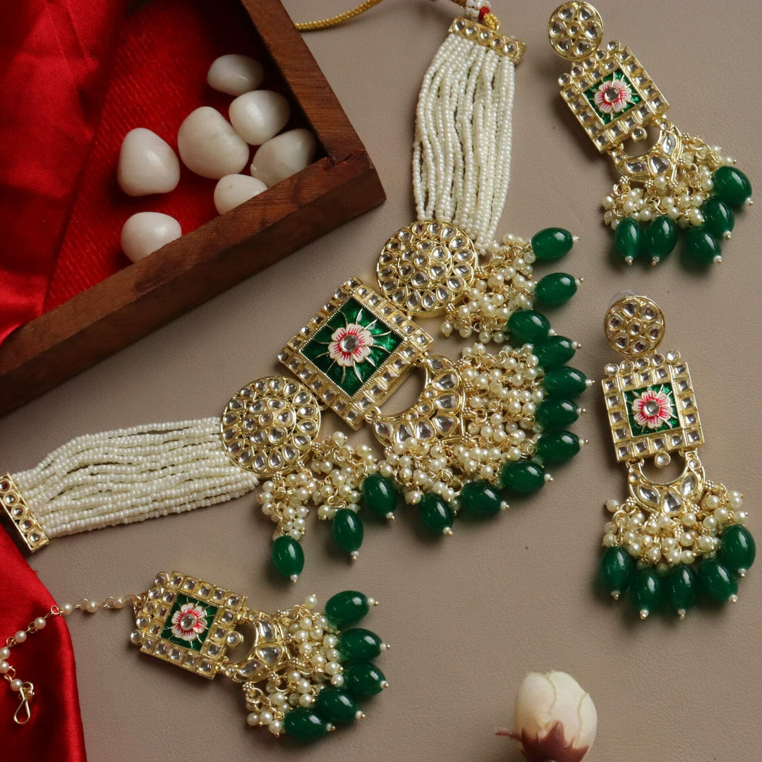 Snehreet Kundan Choker With Teeka