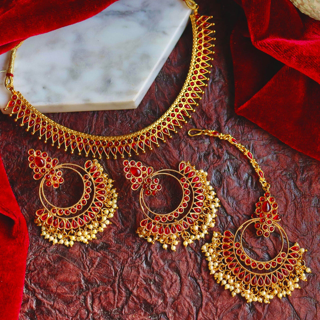 Bindu Choker Set With Maang Teeka