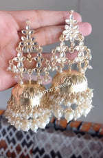 Load image into Gallery viewer, Mona Kundan Earring
